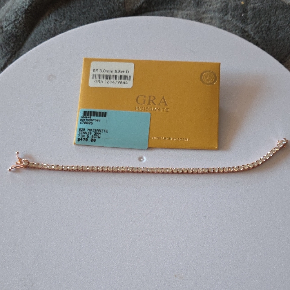 Elegant Gold Bracelet by